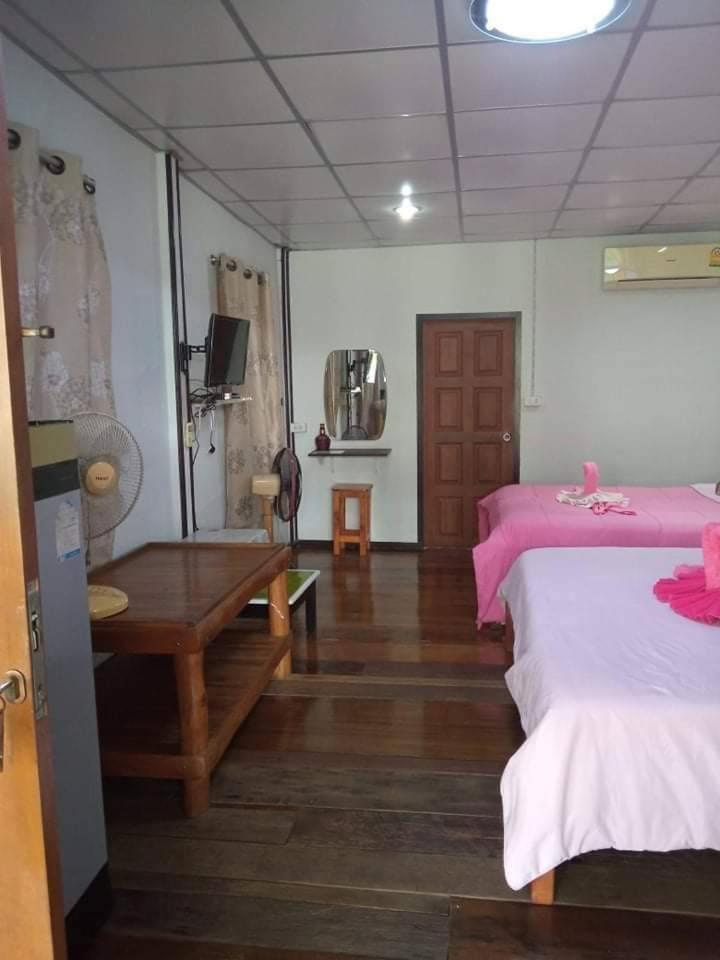 Hotel Baan Ing Suan Amphawa Habitación foto