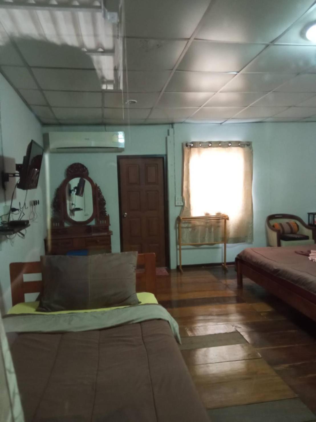 Hotel Baan Ing Suan Amphawa Habitación foto