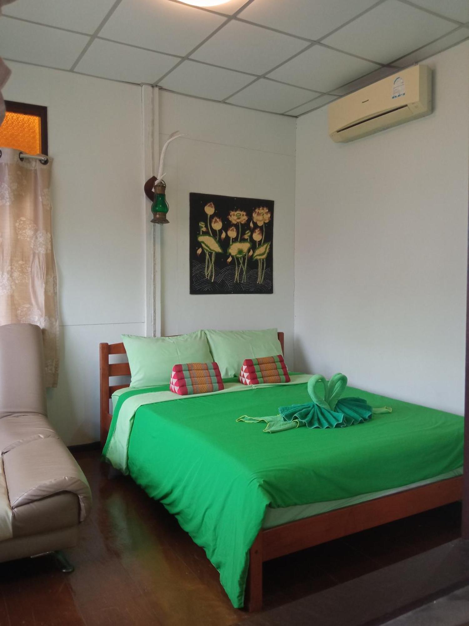 Hotel Baan Ing Suan Amphawa Habitación foto